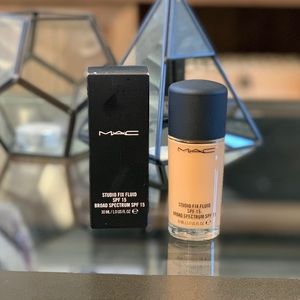 MAC Studio Fix liquid foundation in N37